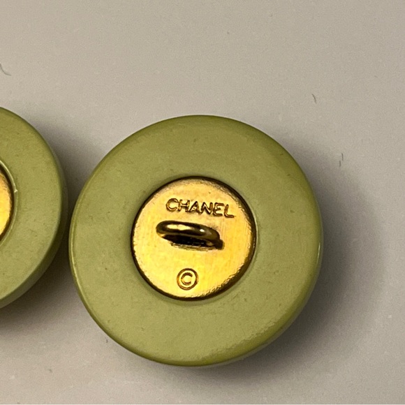 SOLD 💔 AUTHENTIC!! Lot Of 2 Chanel Vintage CC Buttons Green Gold 1990s R2 - Picture 5 of 9